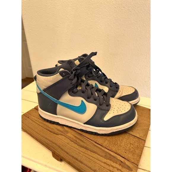 Nike Dunks, light bone, diffused blue youth size 5 1/2 Authentic - Picture 4 of 10